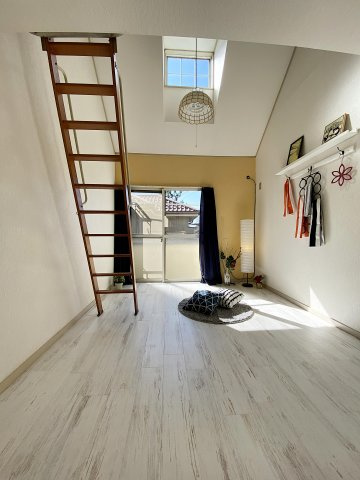 シティパレス八幡Ⅰの居間・リビング