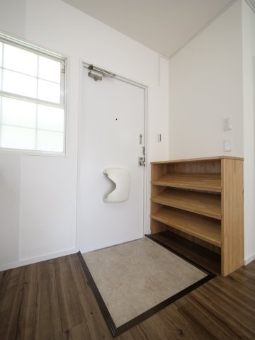 シルクハウス　Ａ棟の玄関|※写真は別の部屋のものです。