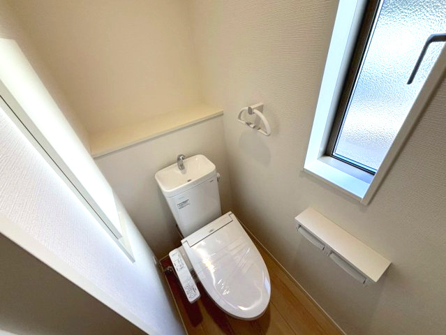 永吉2丁目　新築戸建てのトイレ|１階の温水洗浄便座トイレです。便座が温かく、ヒヤリとしません。