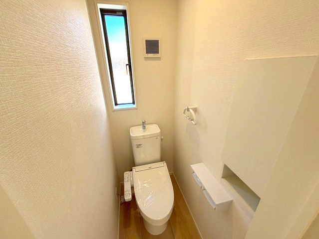 永吉2丁目　新築戸建てのトイレ|２階の温水洗浄便座トイレです。１階に降りなくても良いのが助かりますね。