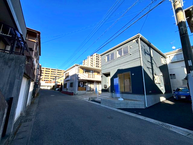 永吉2丁目　新築戸建ての前面道路含む現地写真|平坦地。落ち着いた住宅街の一画です。子育て世帯におすすめの住環境です。