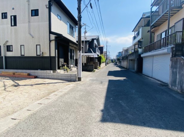 永吉2丁目　新築戸建ての前面道路含む現地写真|落ち着いた住宅街です。