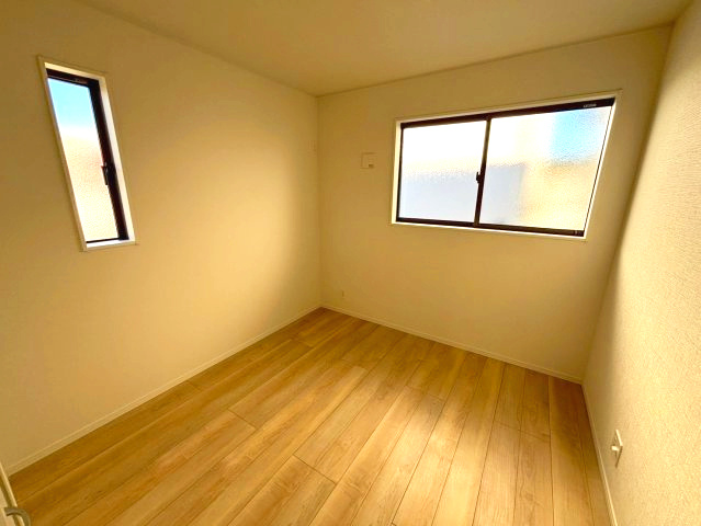 永吉2丁目　新築戸建ての洋室|4.5帖の洋室。風も光もたっぷり採り込めます。