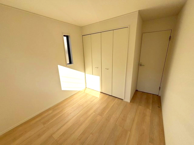 永吉2丁目　新築戸建ての洋室|全居室収納でクローゼットも豊富。お部屋をより広くお使いいただけます。