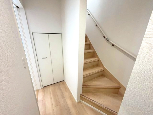 永吉2丁目　新築戸建てのその他|廊下収納もあり掃除道具などすっきり整理できます。