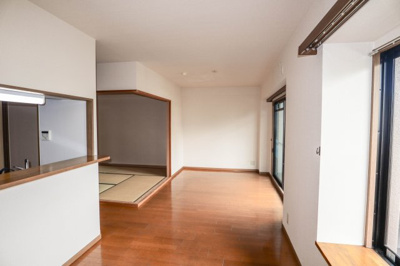 【居間・リビング】 | ユニライフ桃山台 | 明るいLDKは約１５．０帖♪