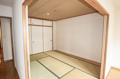 【和室】 | ユニライフ桃山台 | ＬＤに面した和室　約６．６帖
押入れと天袋で収納も充実♪