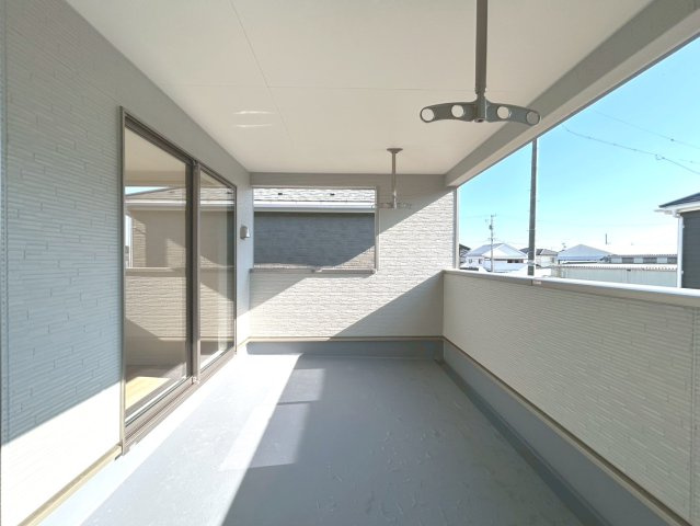 クワイエ　一宮市大毛第4　全3区画分譲のバルコニー|バルコニーは南向きで洗濯物もよく乾きます！強度と表面積硬度を持つFPRで防水しています。