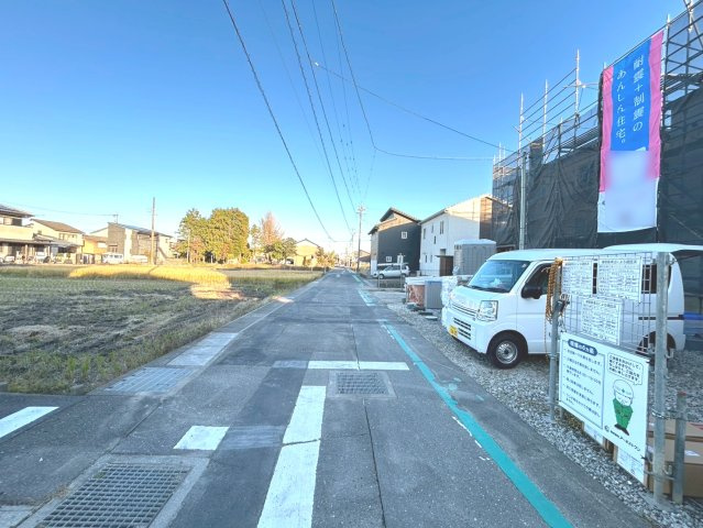 クワイエ　一宮市大毛第4　全3区画分譲の前面道路含む現地写真|「現地（2025年10月24日）撮影」　
■前面道路　
■ヤマダ不動産　株式会社リライフ