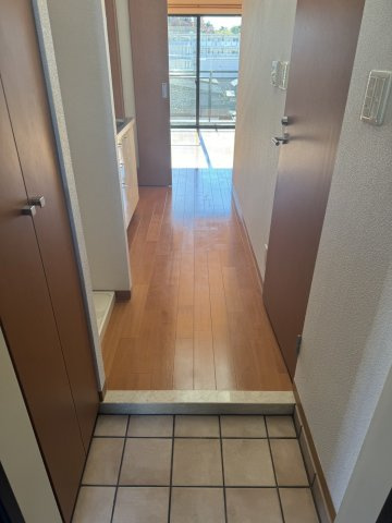 【玄関】 | 新江古田 ST・HOUSE | ※お写真は同タイプののお部屋のものです。