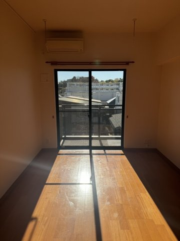 【洋室】 | 新江古田 ST・HOUSE | ※お写真は同タイプののお部屋のものです。