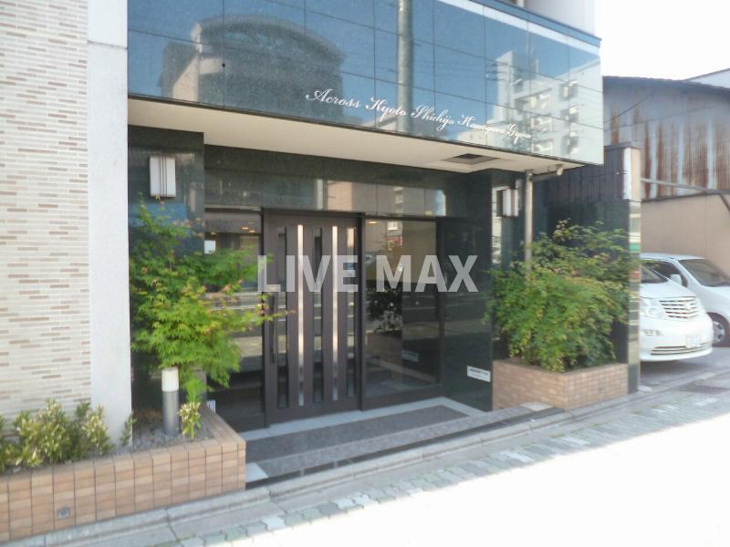 【エントランス】アクロス京都七条鴨川御苑 