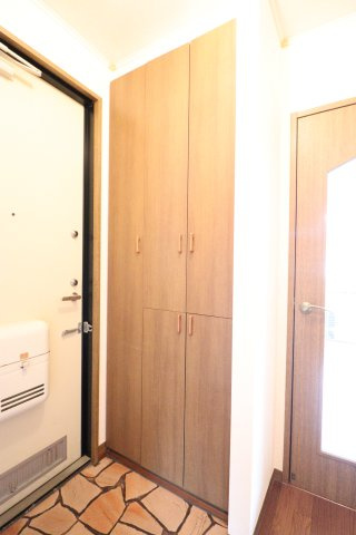 メゾンアベニューの玄関