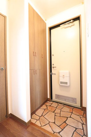 メゾンアベニューの玄関