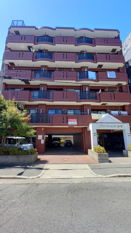 グランシャリオ成育の外観