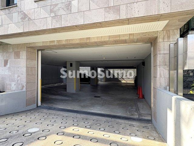 TYビルの駐車場