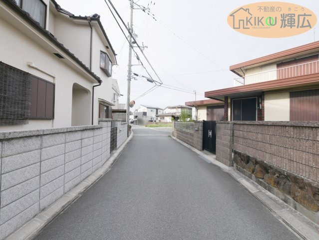 【前面道路含む現地写真】 | 高砂市荒井町小松原4丁目　土地