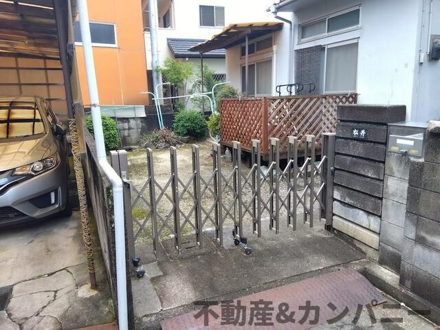 松山市小栗７丁目の売地の前面道路含む現地写真|前面道路含む現地写真です