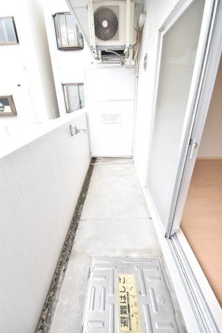 大阪市城東区関目３丁目の賃貸マンションのバルコニー