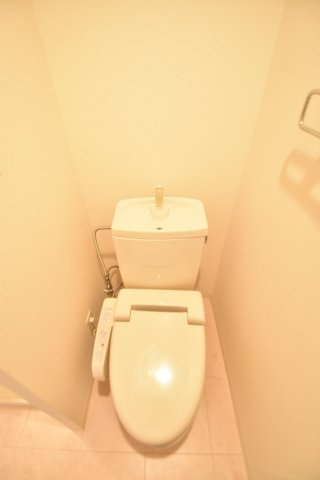 大阪市城東区関目３丁目の賃貸マンションのトイレ