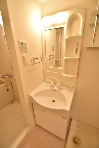 大阪市城東区関目３丁目の賃貸マンションの洗面所