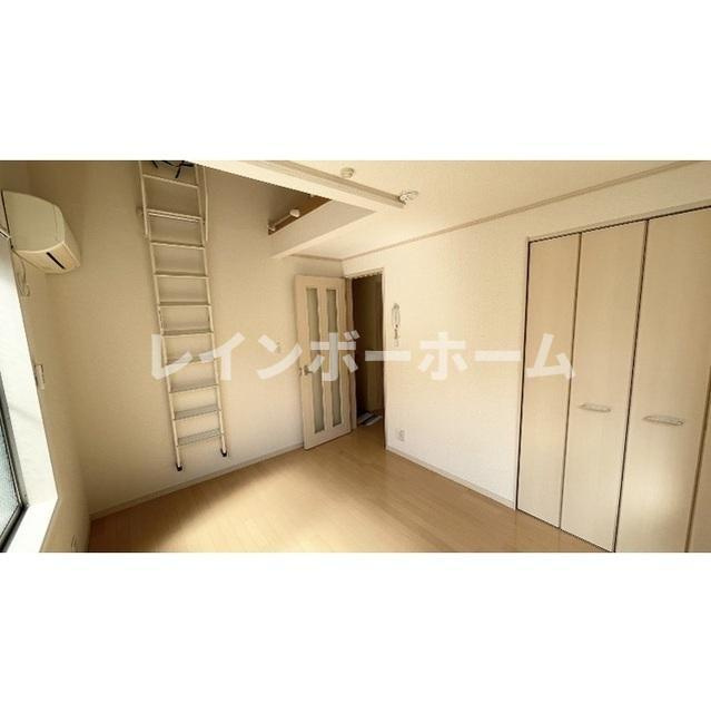 メゾンドFの居間・リビング|※別部屋参照写真になります。