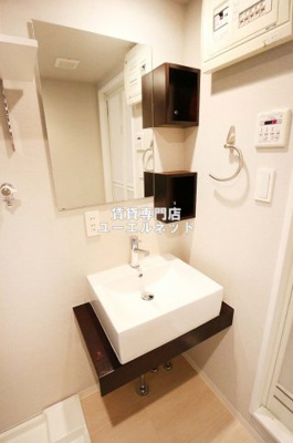 【独立洗面台】 | サンレムート江坂セカンド | 清潔感ある独立洗面台で毎日気持ちよく♪