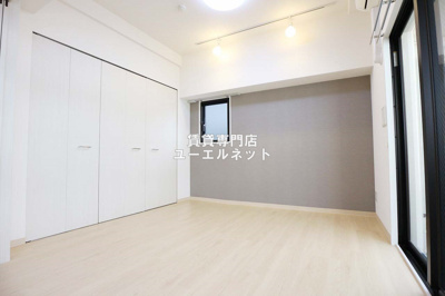 【寝室】 | サンレムート江坂セカンド | 明るく開放感のある居室で、自分だけのくつろぎ空間を。