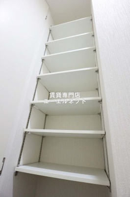 【設備】 | サンレムート江坂セカンド | 収納力たっぷりのシューズボックスで玄関すっきり！