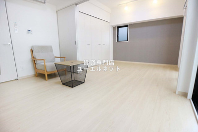 【設備】 | サンレムート江坂セカンド | 明るく開放感のある室内