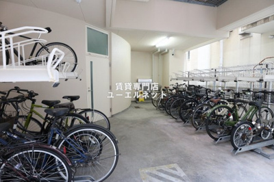 【その他共用部分】 | サンレムート江坂セカンド | 自転車通勤にも便利な駐輪場付き♪