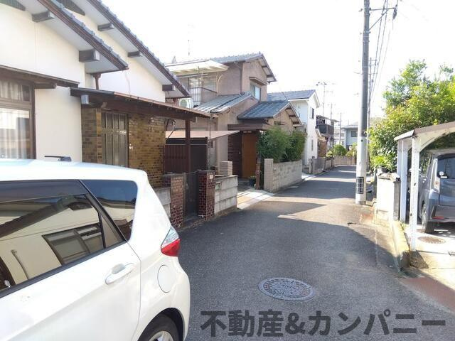 松山市和泉南５丁目の売地の前面道路含む現地写真|前面道路含む現地写真です