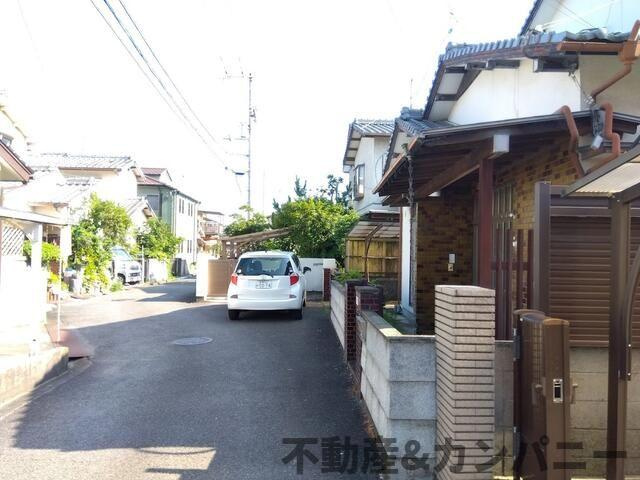 松山市和泉南５丁目の売地の前面道路含む現地写真|前面道路含む現地写真です