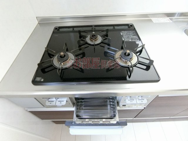 メゾン・ド・クレールのキッチン|三口のガスコンロが付いています