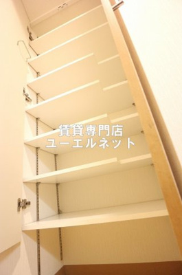 【設備】 | サンレムート江坂ファースト | 収納力たっぷりのシューズボックスで玄関すっきり！