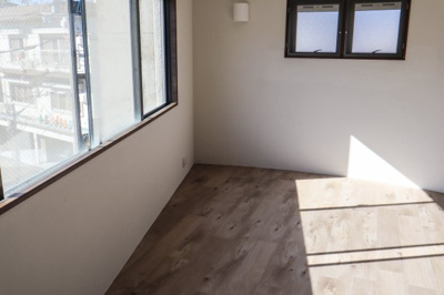 【寝室】 | 豊中市緑丘１丁目　一戸建 | 洋室　約１６．０帖　(3階部分)