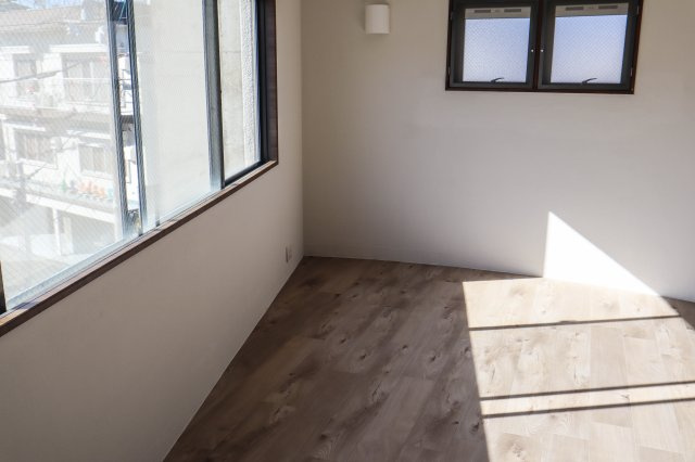 【寝室】 | 豊中市緑丘１丁目　一戸建 | 洋室　約１６．０帖　(3階部分)