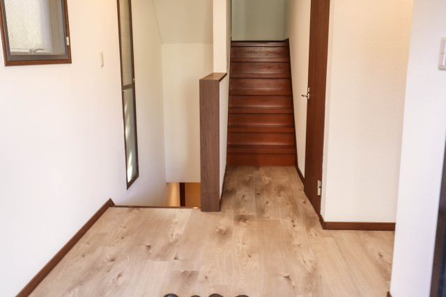 【その他】 | 豊中市緑丘１丁目　一戸建 | 室内階段