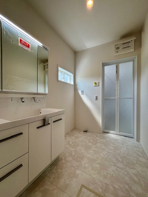 久留米市荒木町荒木15号地の洗面所