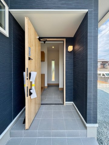 久留米市荒木町荒木15号地の玄関