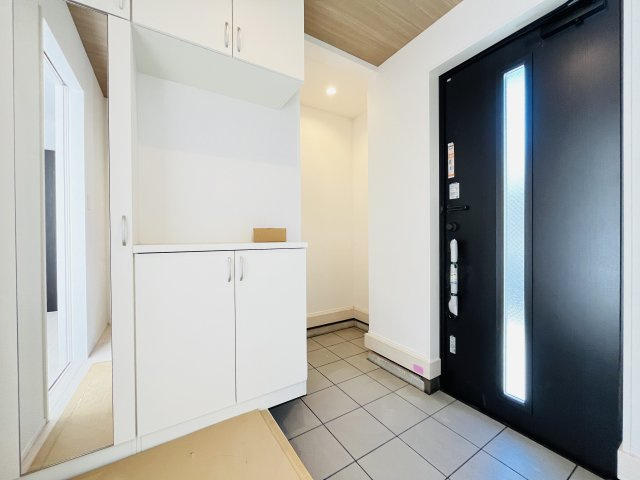 【玄関】 | 熊谷市石原3期　新築戸建　GRAFARE　全1棟