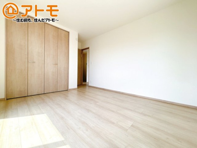 【子供部屋】 | 駿東郡清水町伏見409番　新築一戸建て　C号棟 | 広々使える収納付きの洋室です♪