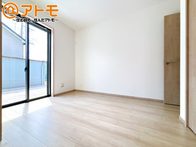 【子供部屋】 | 駿東郡清水町伏見409番　新築一戸建て　C号棟 | 収納豊富な洋室は使い勝手良好です！