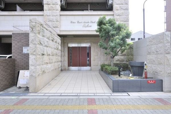 エステムコート難波サウスプレイスIIレフィーナのエントランス