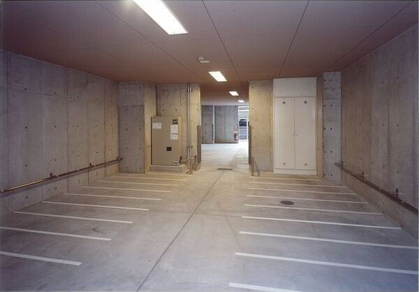 エステムコート難波サウスプレイスIIレフィーナの駐車場