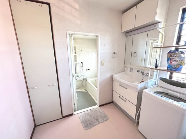 中古戸建　大垣市恵比寿町南７丁目　平成8年築の独立洗面台