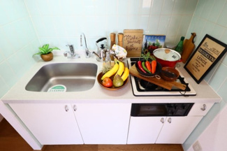 【キッチン】 | マートルコート自由が丘・Ⅱ | システムキッチン（2口ガスコンロ・グリル付）※家具･小物はイメージです