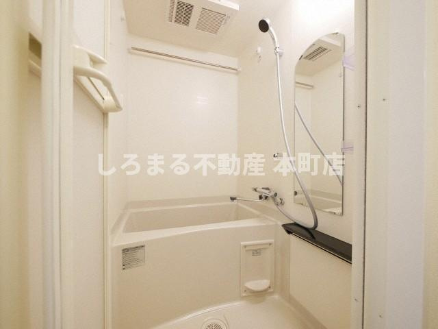 プレサンス大手前ピリオドの浴室