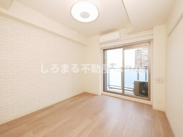 プレサンス大手前ピリオドの居間・リビング