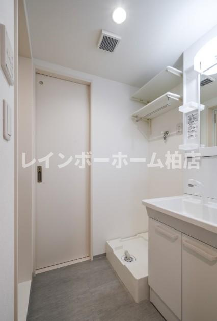 デザイナーズ1K＋WIC・都市ガス・設備充実で快適新生活の洗面所|広い洗面スペース